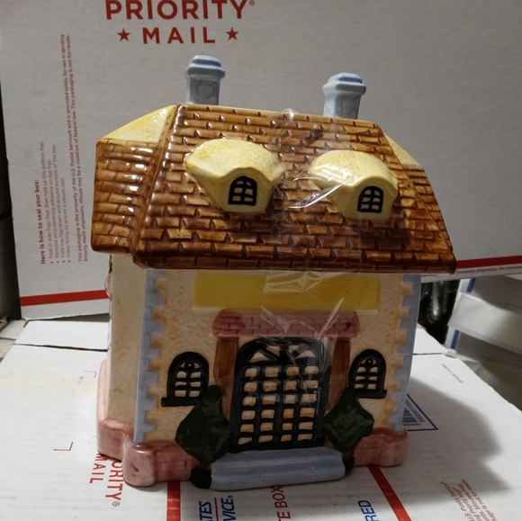 🏩 PIER 1 Vintage Large Cookie House Jar🏫 A FABULOUS GIFT GIVING ITEM.🏤 - Picture 8 of 13